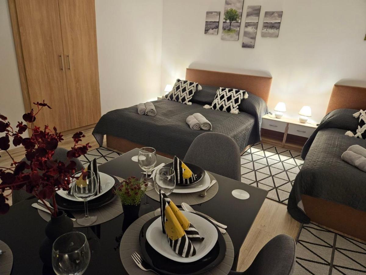Holiness Apartmanok Szeged Buitenkant foto