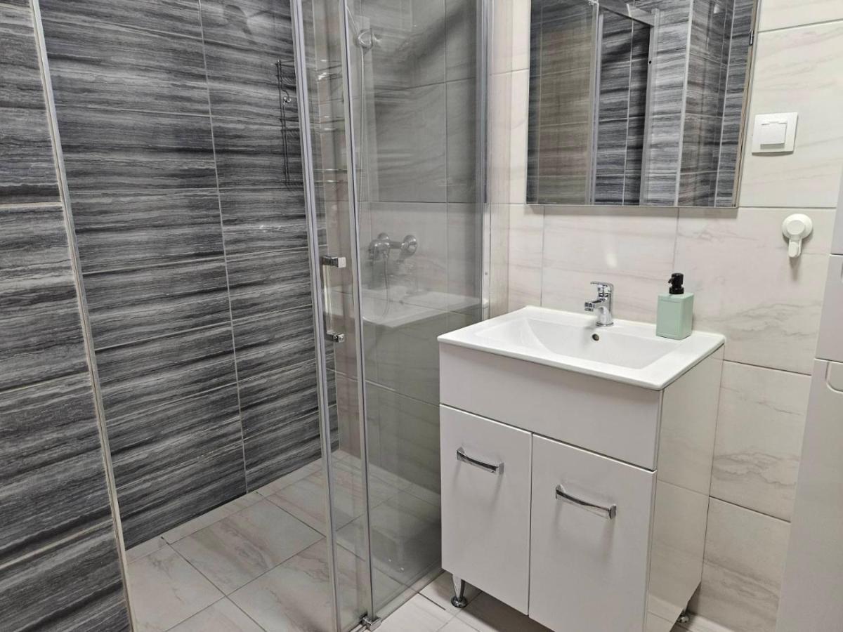 Holiness Apartmanok Szeged Buitenkant foto