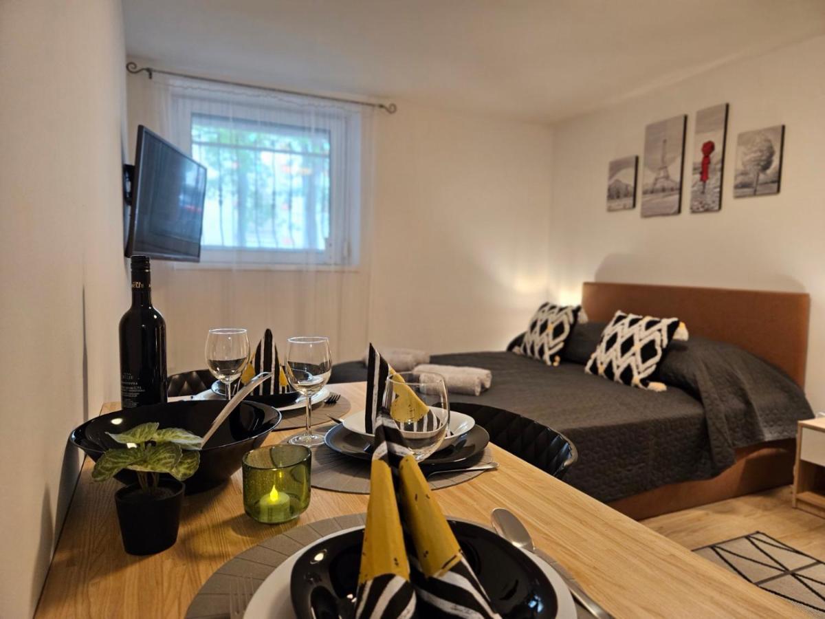 Holiness Apartmanok Szeged Buitenkant foto