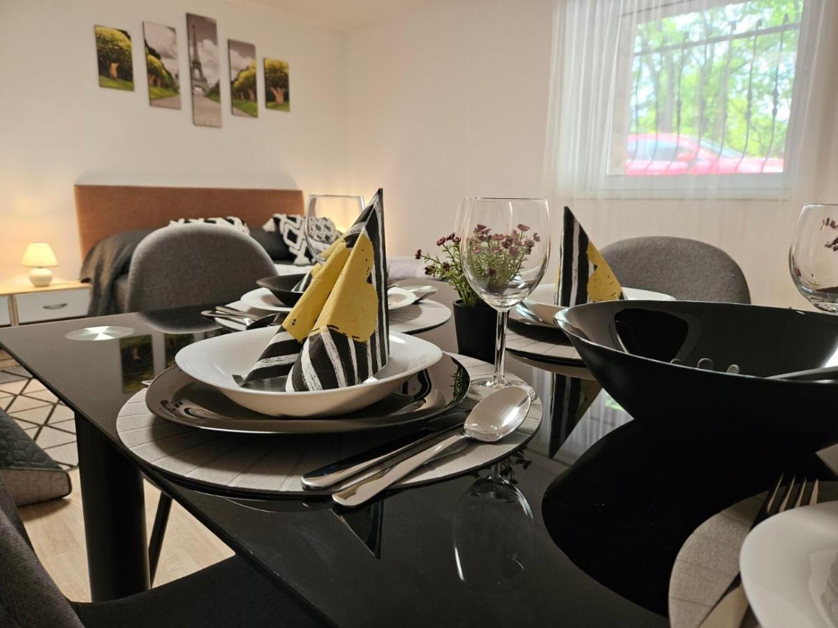 Holiness Apartmanok Szeged Buitenkant foto