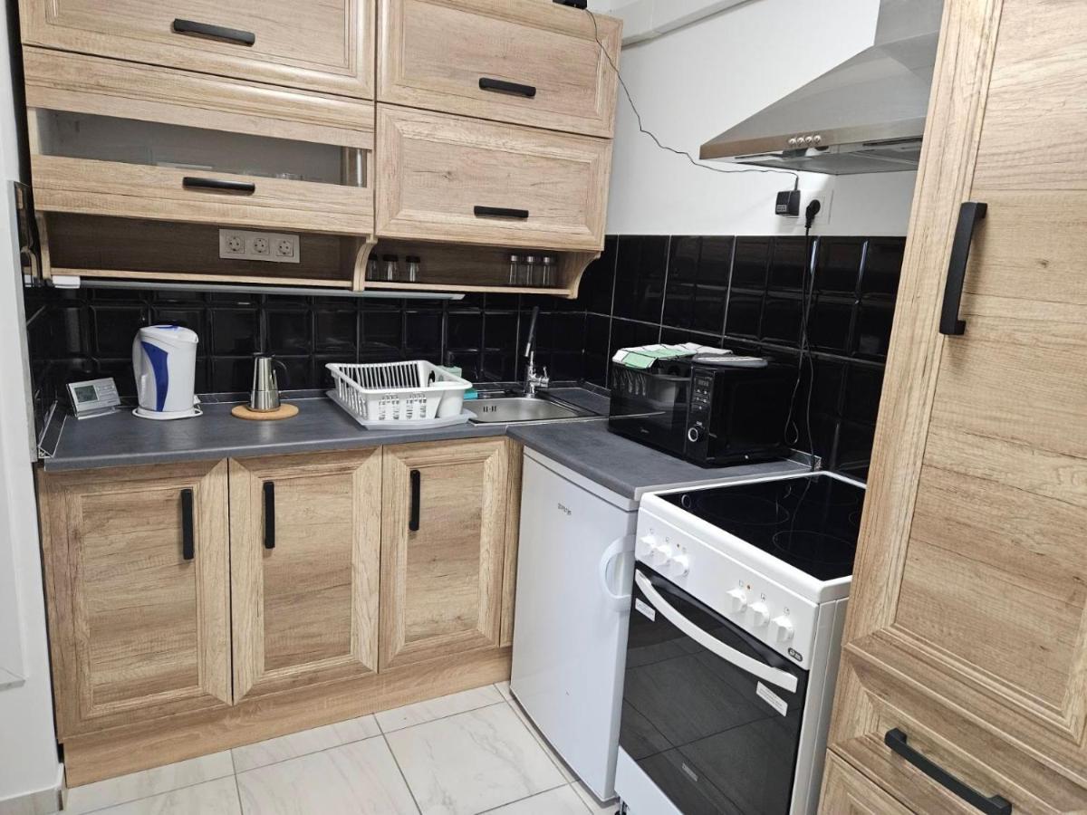 Holiness Apartmanok Szeged Buitenkant foto