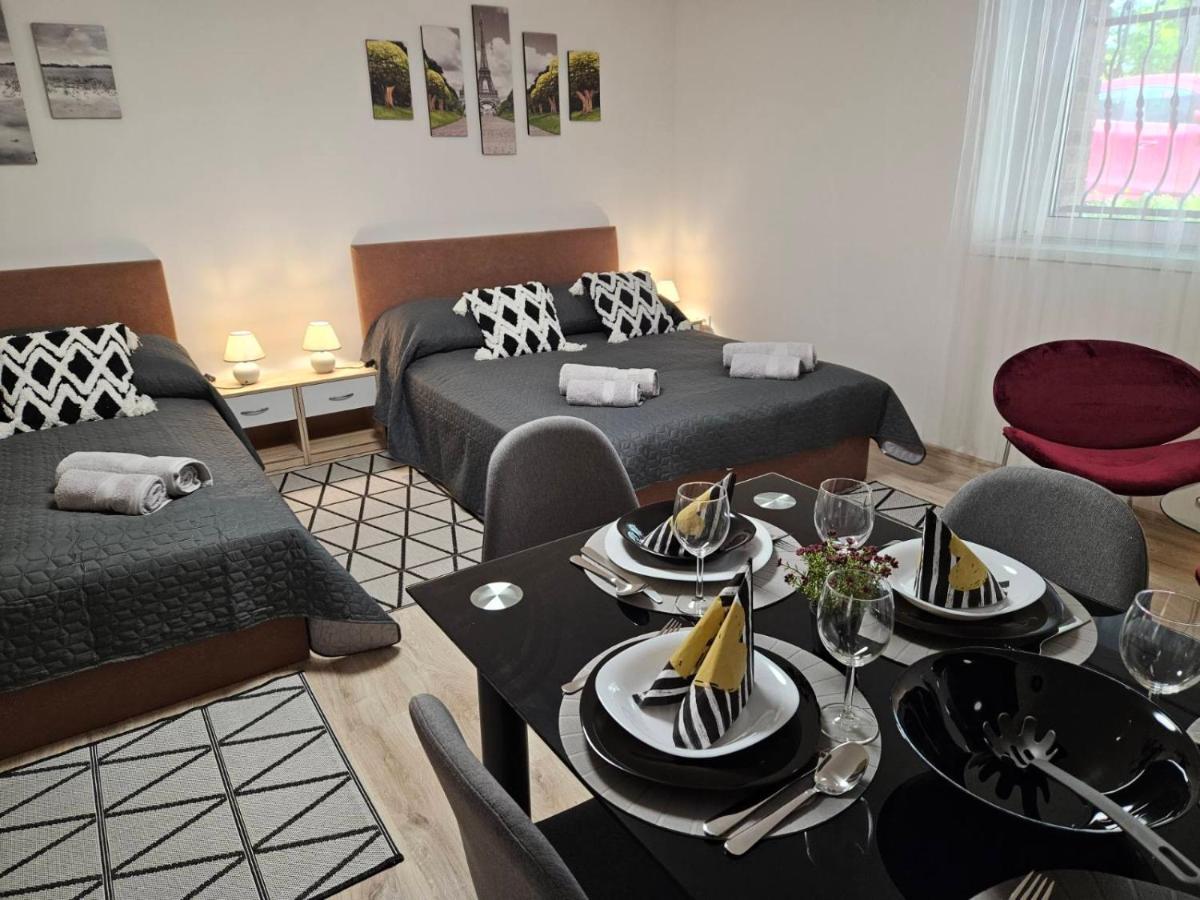 Holiness Apartmanok Szeged Buitenkant foto