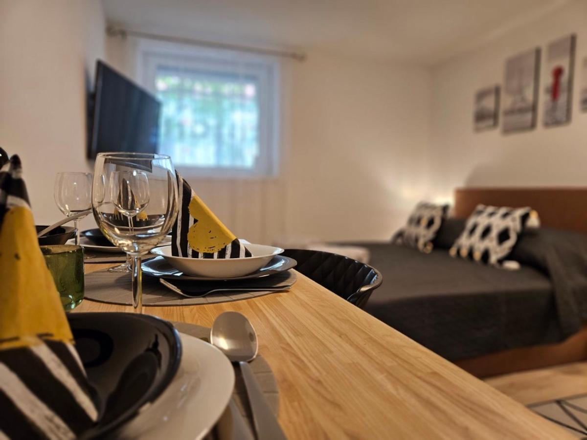 Holiness Apartmanok Szeged Buitenkant foto