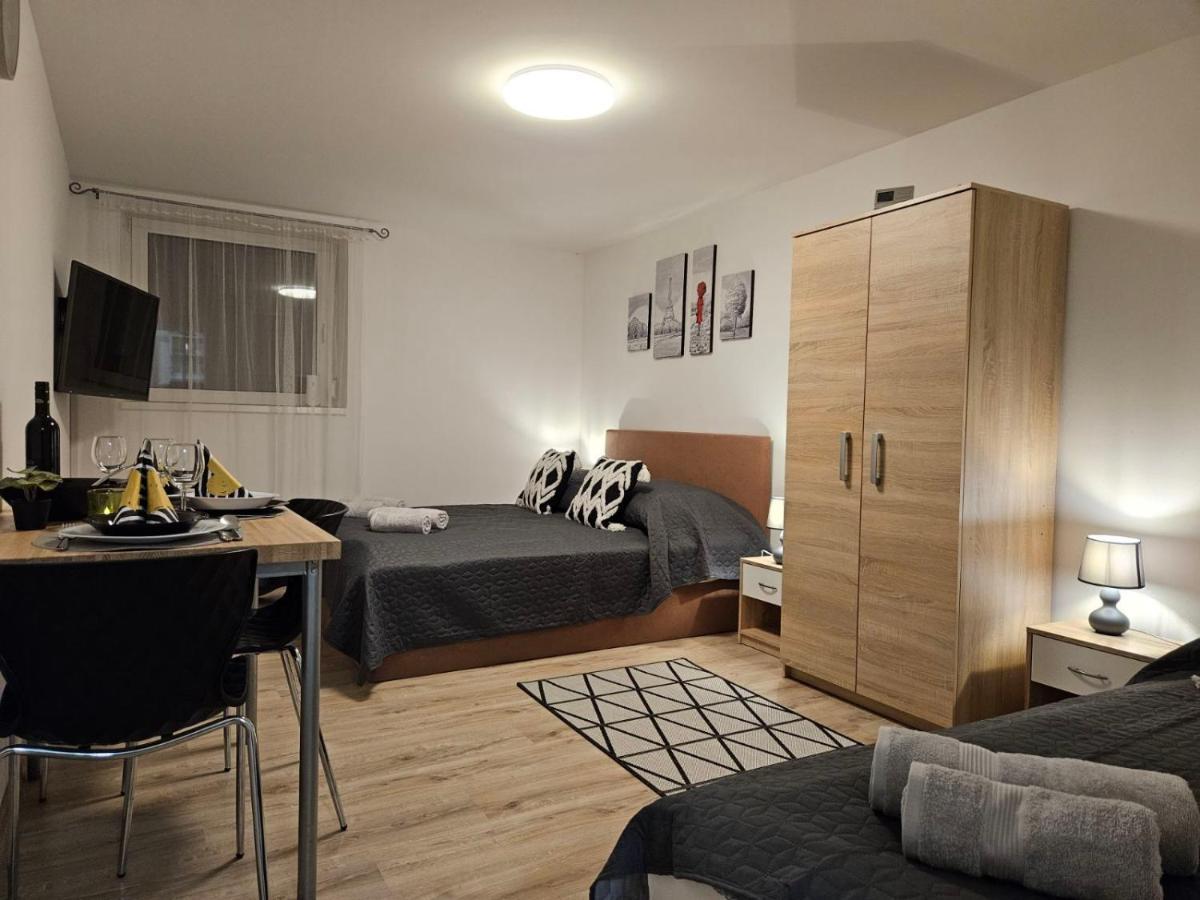 Holiness Apartmanok Szeged Buitenkant foto