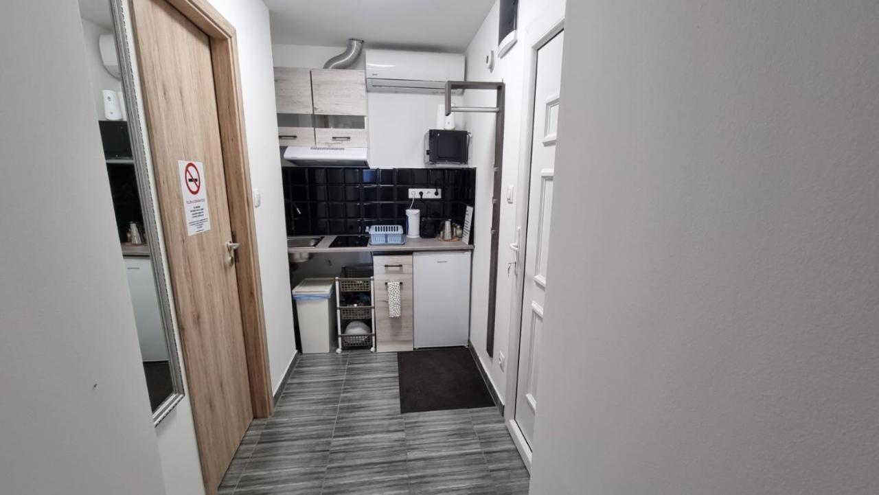 Holiness Apartmanok Szeged Buitenkant foto