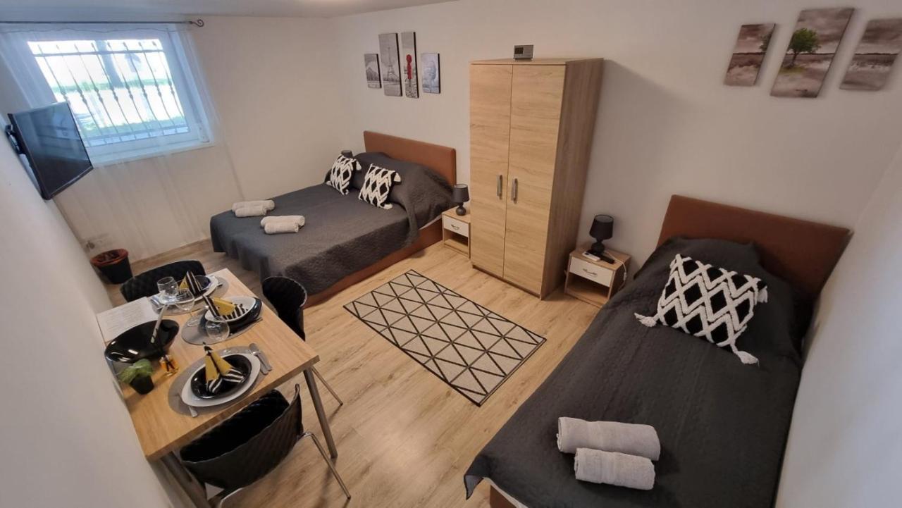 Holiness Apartmanok Szeged Buitenkant foto